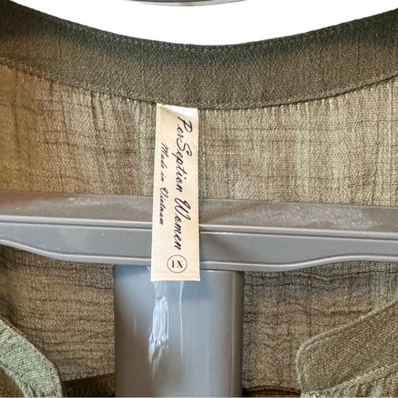 Perception Woman Size 1X Avocado Green Cap Sleeve Pullover Lightweight Top - Picture 3 of 3